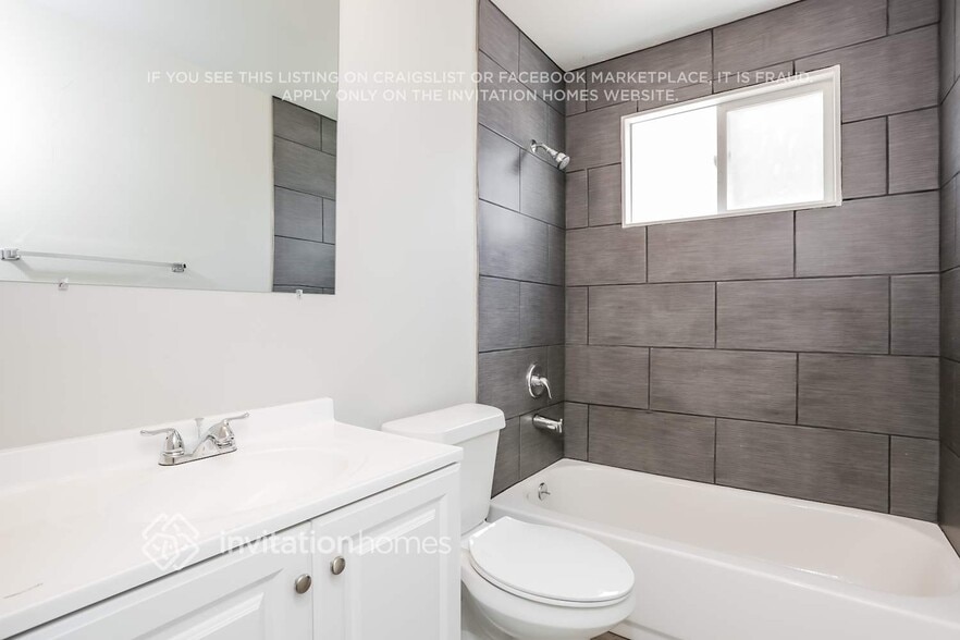 Building Photo - 4895 S Pagosa Cir