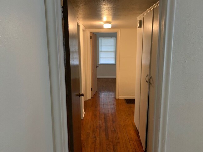 Building Photo - 1642 Sharkey St