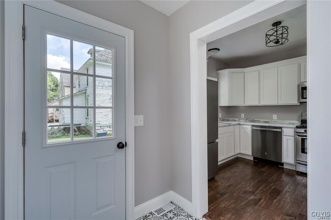 Building Photo - 137 St Mary St