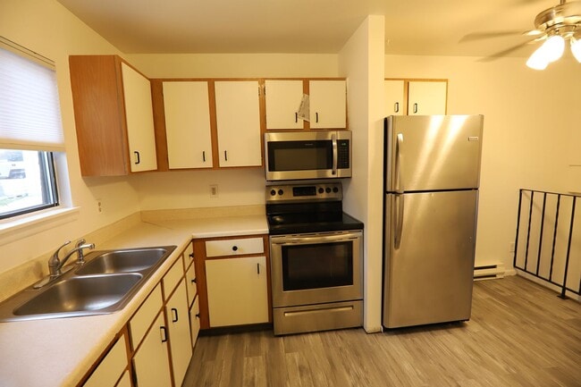 Building Photo - 257 Canby St