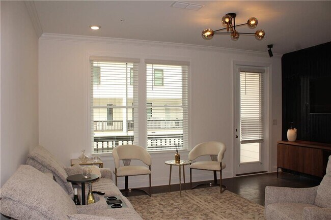 Building Photo - 6641 Beacon Dr
