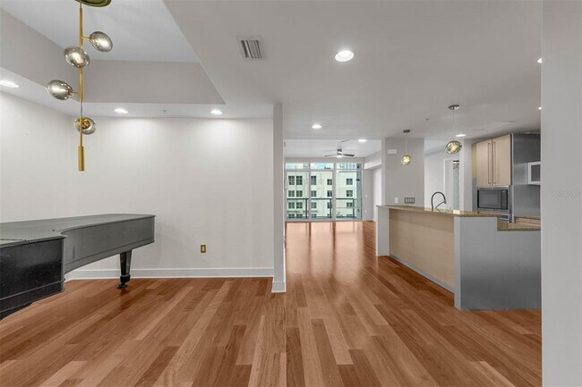 Building Photo - 260 S Osceola Ave
