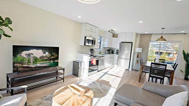 Building Photo - 228 Maryland Park Dr