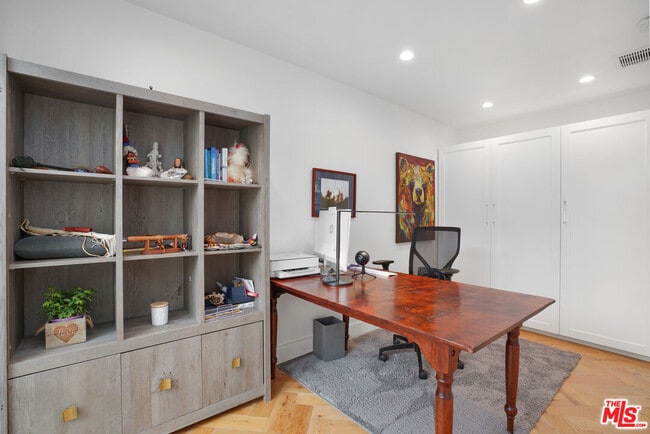 Building Photo - 8062 Waring Ave