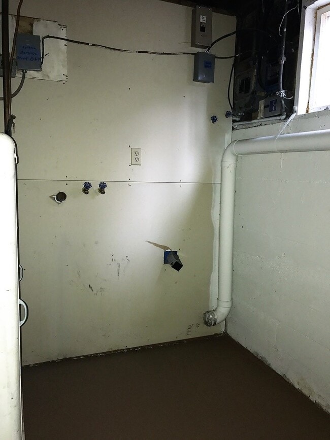 Building Photo - Charleston District- 1 bed 1 bath with W/D...