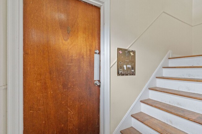 Building Photo - 632 Maple Dr