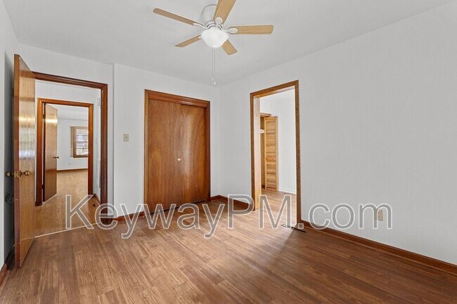 Building Photo - 1457 Columbia Hwy N