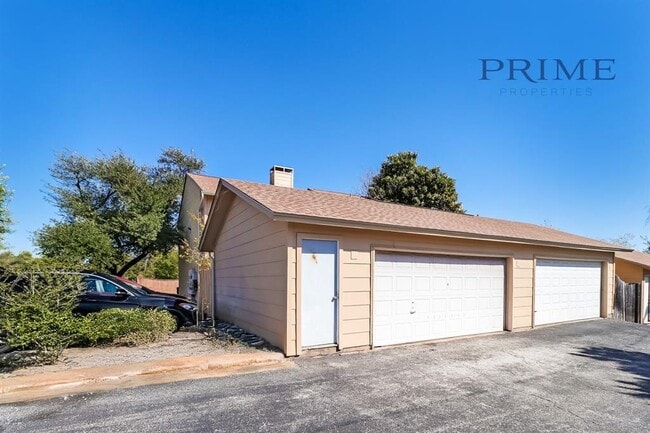 Building Photo - 8938 N Plaza