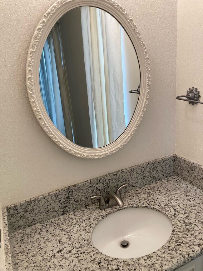 Building Photo - Maintenance free living in this updated condo