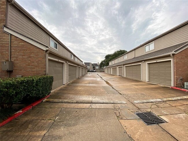 Building Photo - 6701 Sands Point Dr