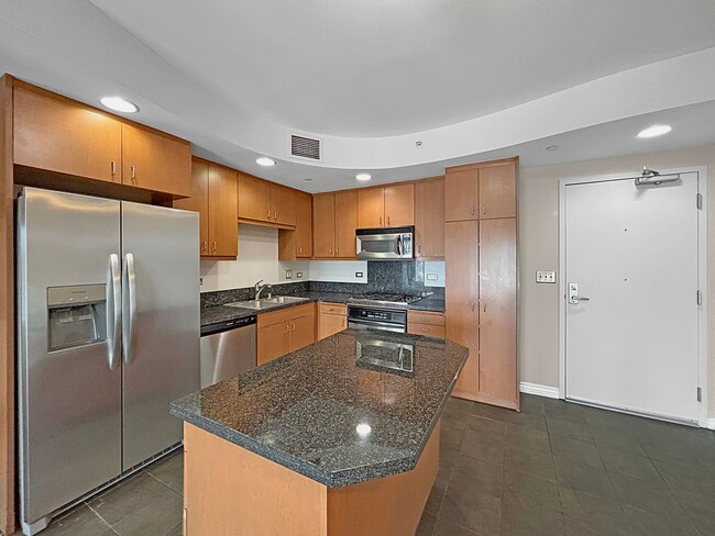 Building Photo - Urban 1 Bedroom Condo in East Village w/ B...