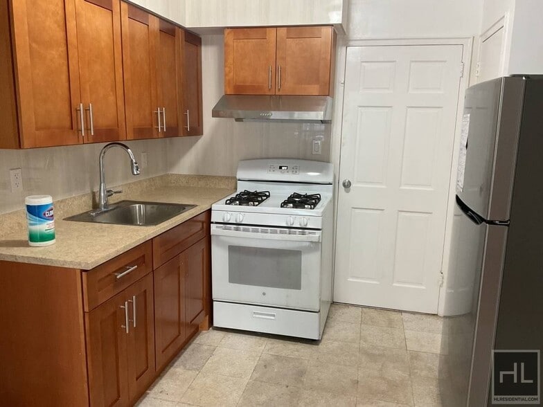 Building Photo - 49 AVENUE