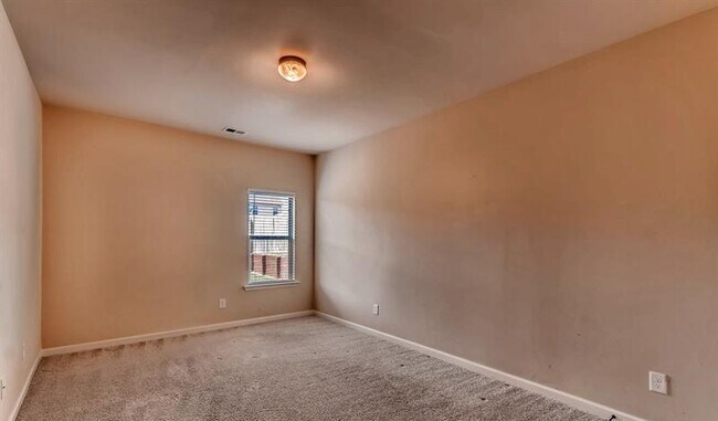 Building Photo - 135 Lindsey Terrace