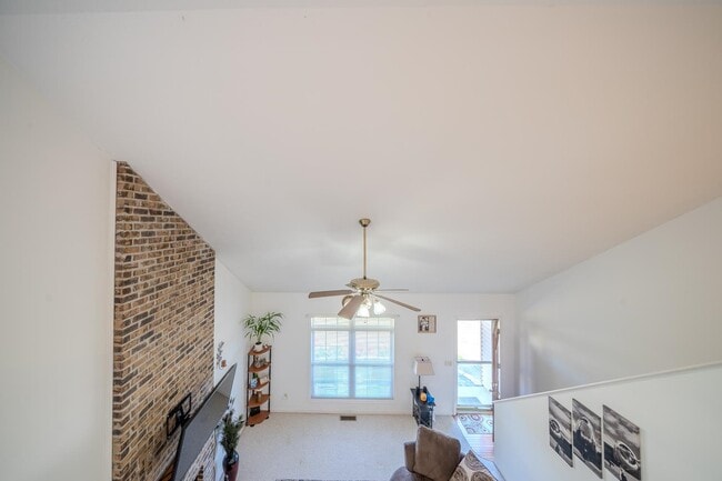 Building Photo - 474 Diana Ct