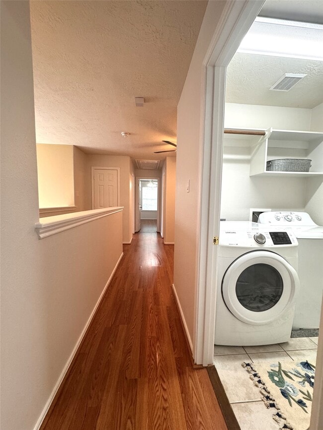 Building Photo - 213 Summerhaze Cir