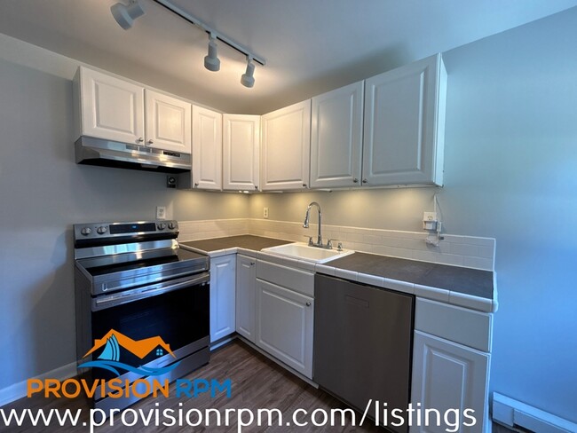 Building Photo - 322 Creek Blvd