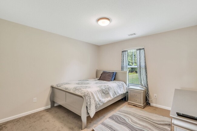 Building Photo - AVAILABLE NOW! (Pet Friendly)