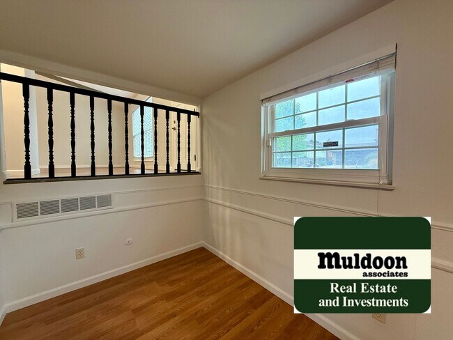 Building Photo - 3 Bedroom Tri Level with Spacious Yard 80918