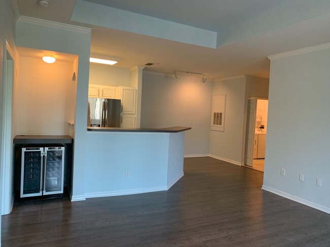 Building Photo - Full upgraded beautiful 2 Bed 2 Bath Condo.