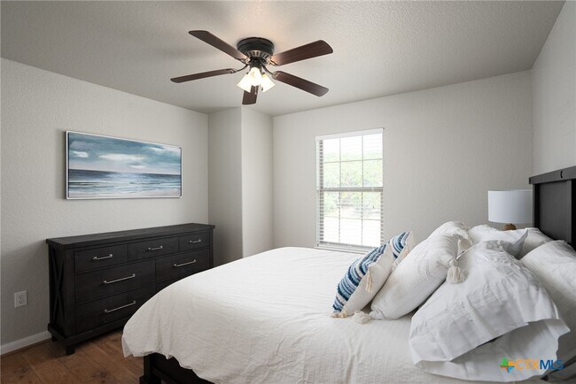 Building Photo - 1526 Bonnyview Dr