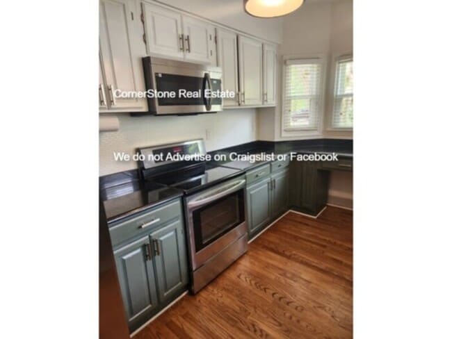 Building Photo - 726 Victorian Pl