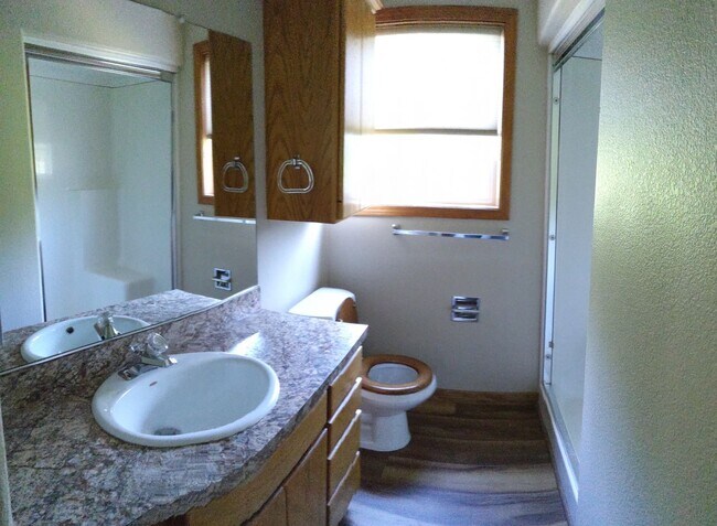 Building Photo - Best 2 Bedroom - 2 Bath Duplex Unit On The Market