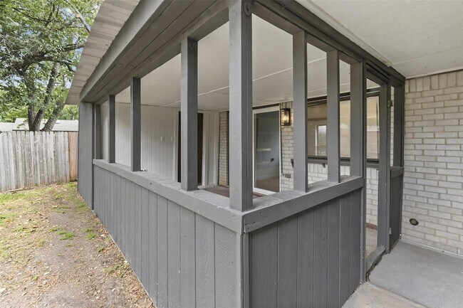 Building Photo - 1101 Delores Dr