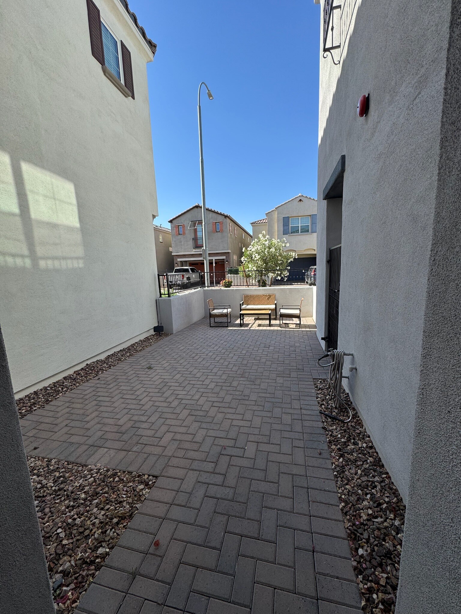 Building Photo - 277 E Azalea Dr