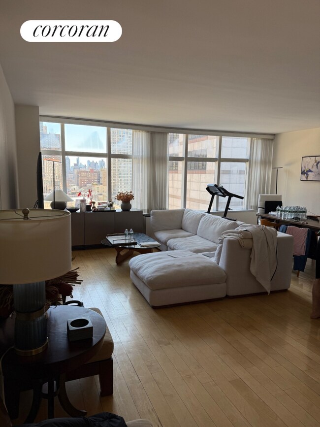 Building Photo - 160 W 66th St