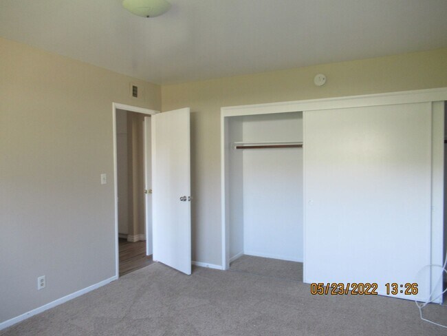 Building Photo - 908 E Cypress Ave