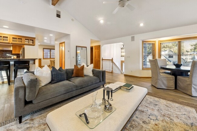 Building Photo - 926 Tanglewood Dr