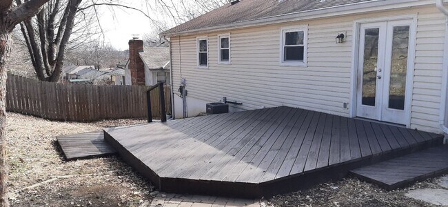 Building Photo - HURRY THIS WON'T LAST LONG! Gorgeous 3 bed, 2 bath in beautiful Parkville!