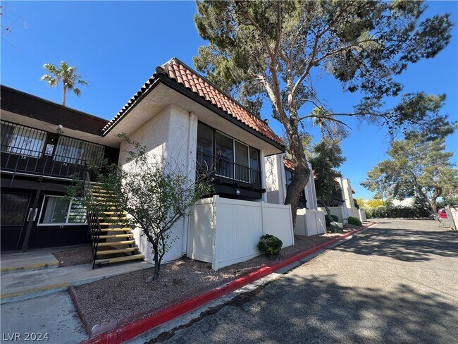 Building Photo - 1390 E Vegas Valley Dr