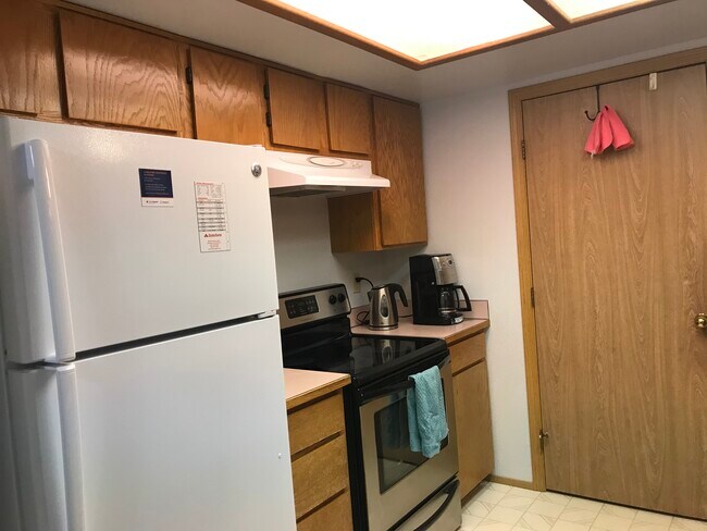 Building Photo - 602 Malibu Dr SE