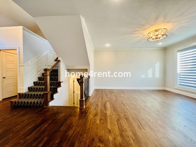 Building Photo - Gorgeous Home in Blue Valley Schools, Wood...