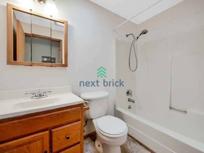 Building Photo - 3 BED & 2 BATH SINGLE FAMILY HOUSE FOR RENT