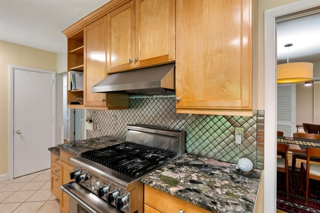 Building Photo - Prestine mid-century modern ranch minutes from Southpoint!- Application Pending