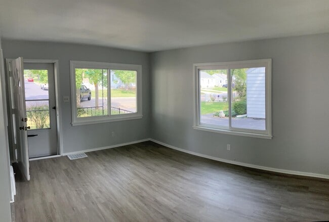 Building Photo - 500 W Lakewood Ave