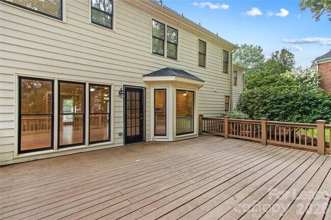 Building Photo - 9033 Pennyhill Dr