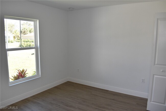 Building Photo - 4553 Midland St