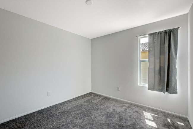 Building Photo - Newer Home in Indian Springs!