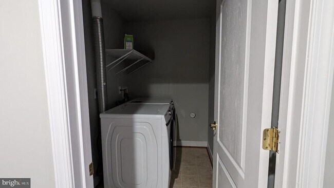 Building Photo - 12950 Tonka Ct