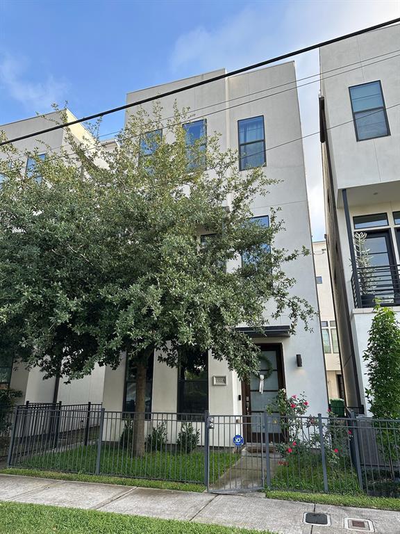 Building Photo - 1702 Alamo St