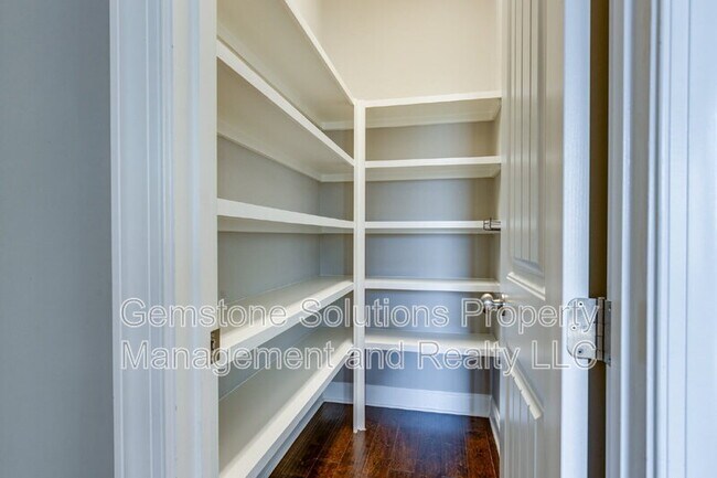 Building Photo - 2944 Hadley Close Ln