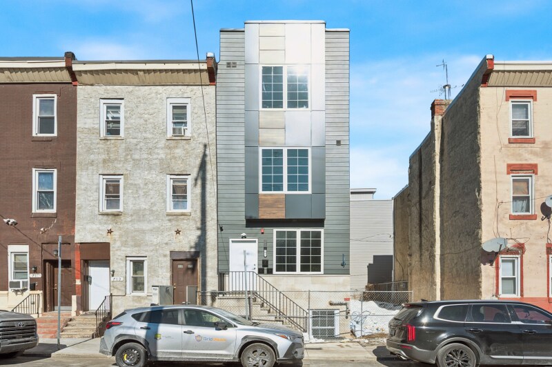 Building Photo - 707 W Cumberland St