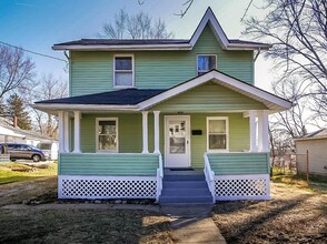 Building Photo - GREAT HOUSE ON BEAUTIFUL STREET GOODYEAR HEIGHTS