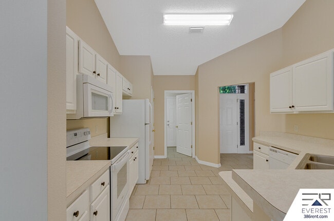 Building Photo - 83 Brushwood Ln