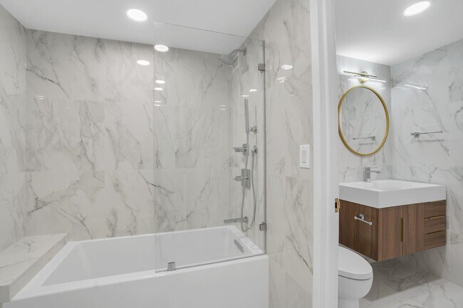 Building Photo - 1055 River Rd