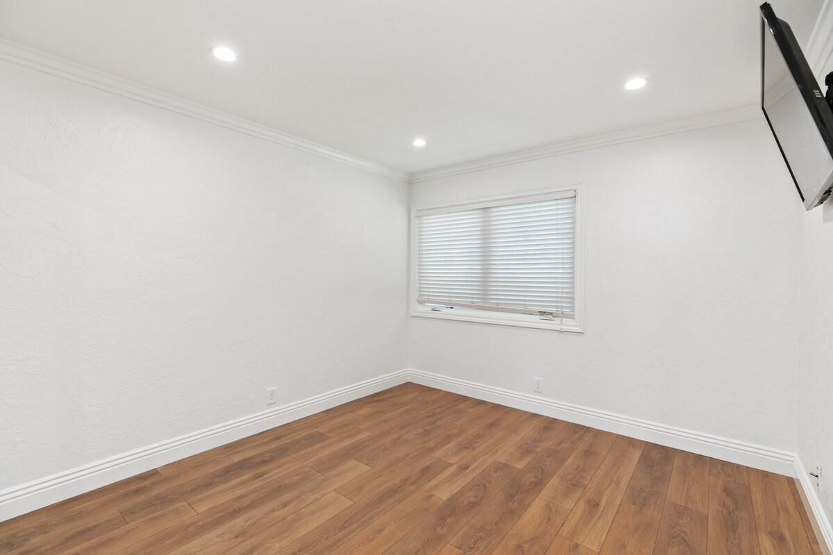 upstairs 3rd bedroom - 4013 Via Manzana