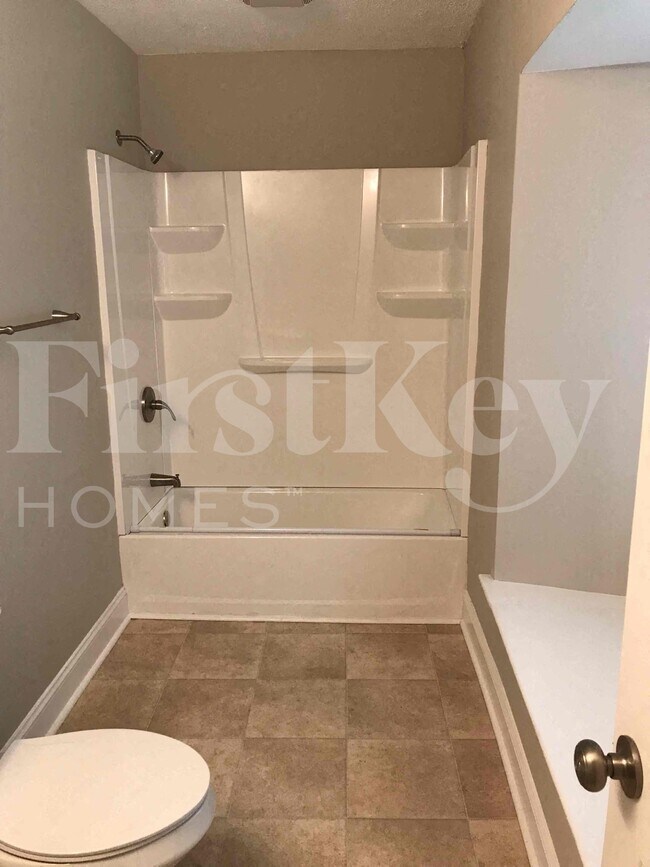 Building Photo - 103 Walnut Way